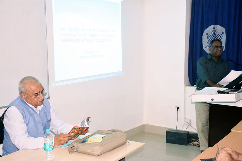 Prof. Govind Chakrapani, (Dean, SEES) introducing the students to Dr. Maria