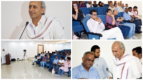 Professor Krishnamurthi Ramasubramanian while delivering a lecture